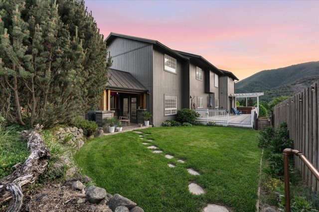 305 Woodville Way, Rogue River, OR 97537