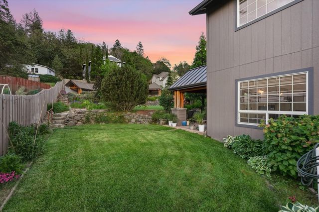305 Woodville Way, Rogue River, OR 97537