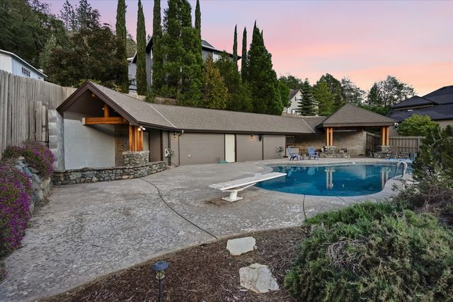 305 Woodville Way, Rogue River, OR 97537