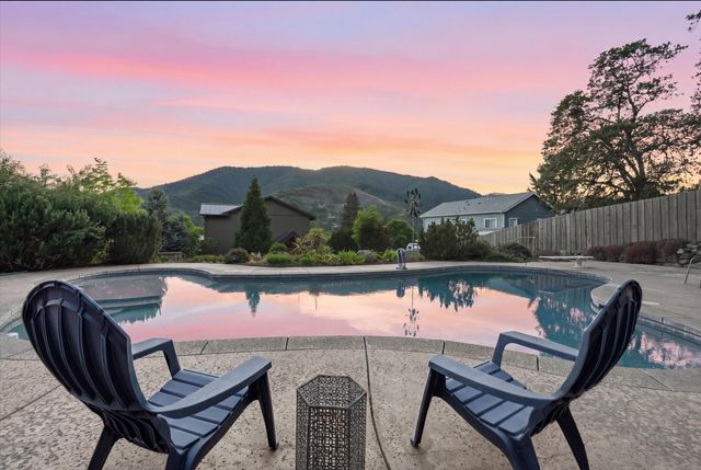 305 Woodville Way, Rogue River, OR 97537