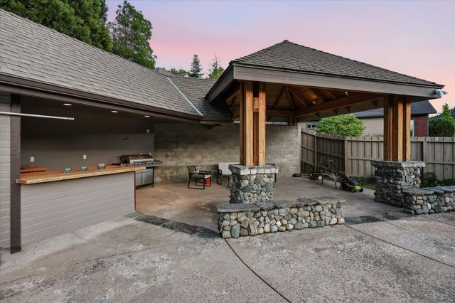 305 Woodville Way, Rogue River, OR 97537