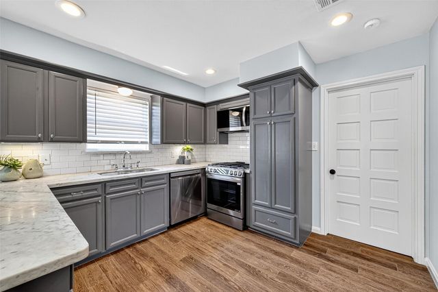 10935 Piping Rock Lane, Houston, TX 77042