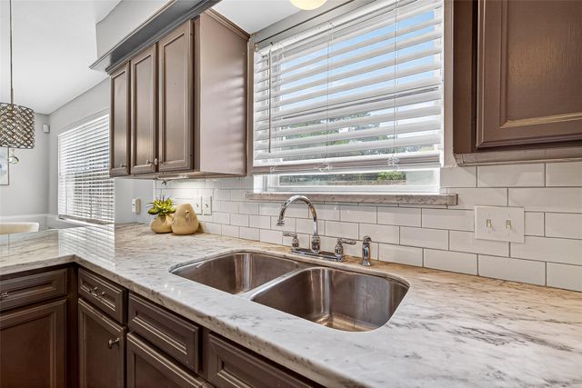 10935 Piping Rock Lane, Houston, TX 77042