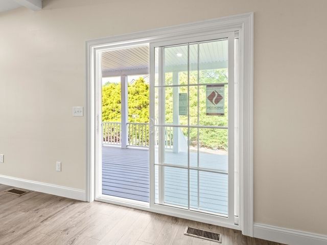132 Barrington Rd, Longmeadow, MA 01106