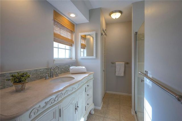 10175 W 96th Terrace, Overland Park, KS 66212