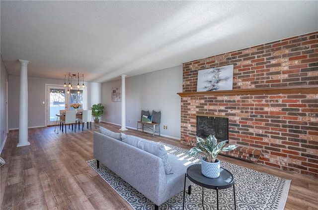 10175 W 96th Terrace, Overland Park, KS 66212