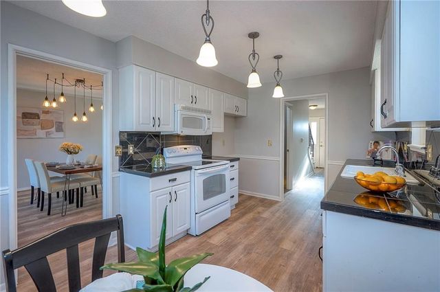 10175 W 96th Terrace, Overland Park, KS 66212