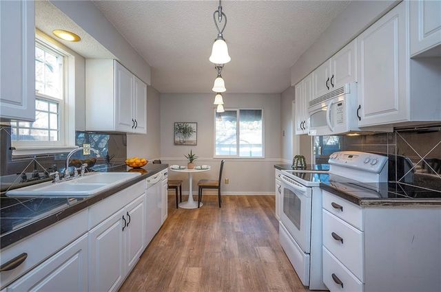 10175 W 96th Terrace, Overland Park, KS 66212