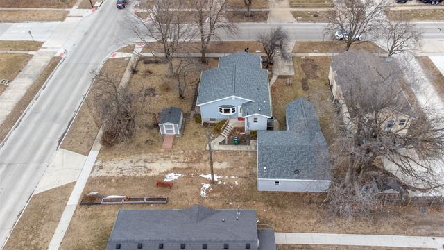 718 Elm Street, West Des Moines, IA 50265