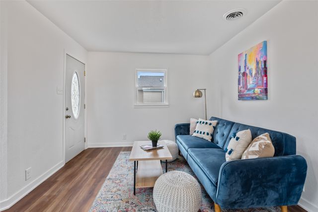 718 Elm Street, West Des Moines, IA 50265