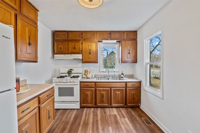 718 Elm Street, West Des Moines, IA 50265