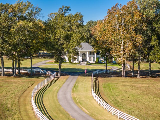 135 Windy City Rd, Jackson, TN 38305