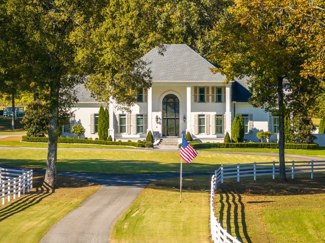 135 Windy City Rd, Jackson, TN 38305