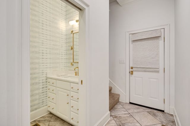 135 Windy City Rd, Jackson, TN 38305