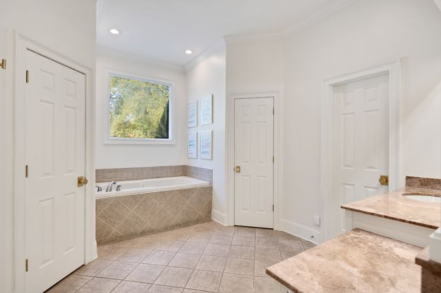 135 Windy City Rd, Jackson, TN 38305