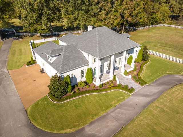 135 Windy City Rd, Jackson, TN 38305