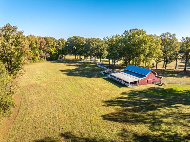 135 Windy City Rd, Jackson, TN 38305