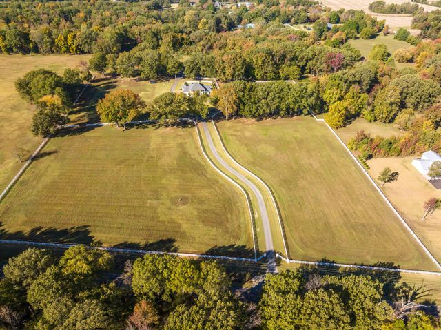 135 Windy City Rd, Jackson, TN 38305