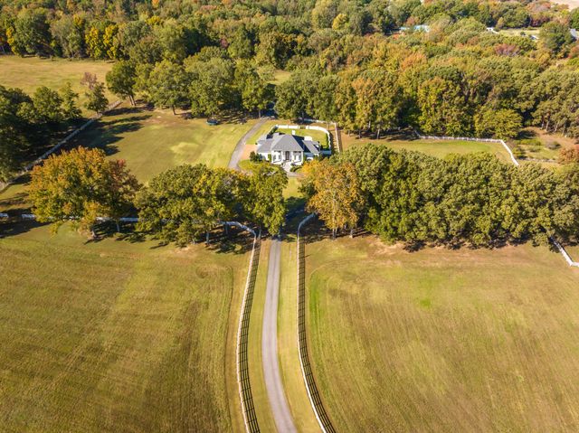 135 Windy City Rd, Jackson, TN 38305