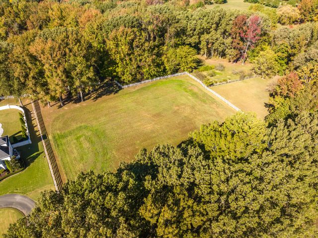 135 Windy City Rd, Jackson, TN 38305