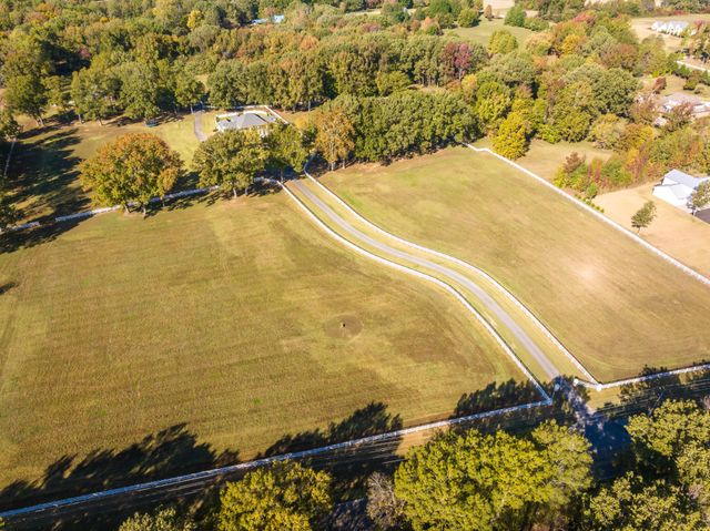 135 Windy City Rd, Jackson, TN 38305