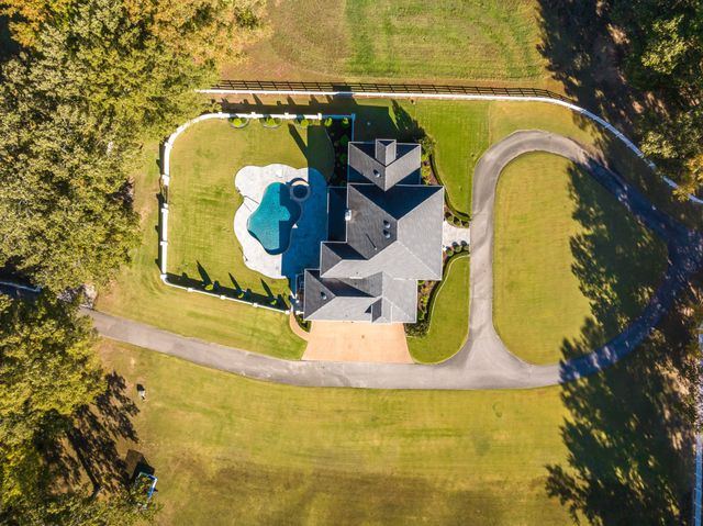 135 Windy City Rd, Jackson, TN 38305