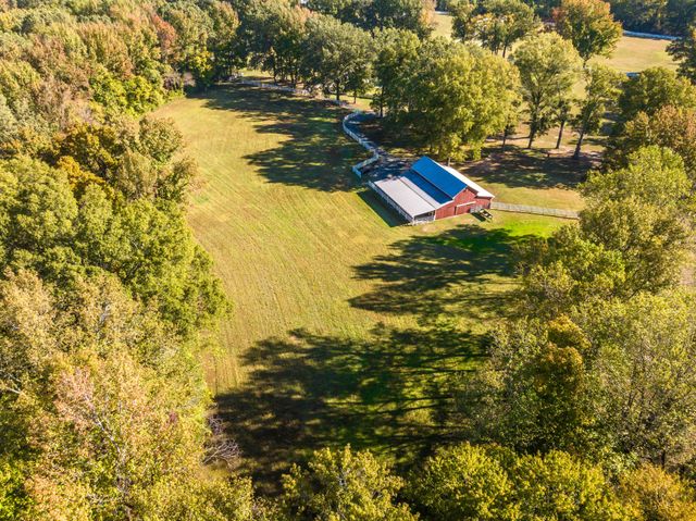 135 Windy City Rd, Jackson, TN 38305