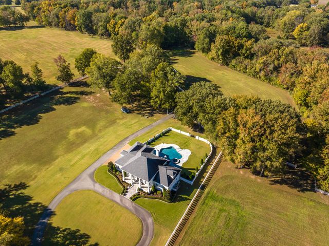 135 Windy City Rd, Jackson, TN 38305