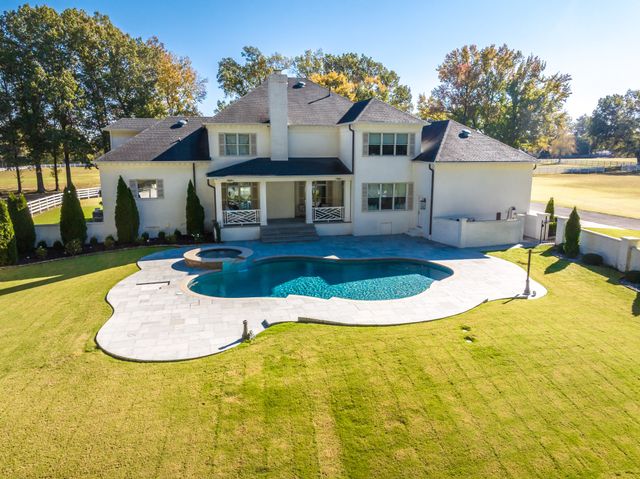 135 Windy City Rd, Jackson, TN 38305