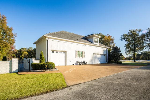 135 Windy City Rd, Jackson, TN 38305