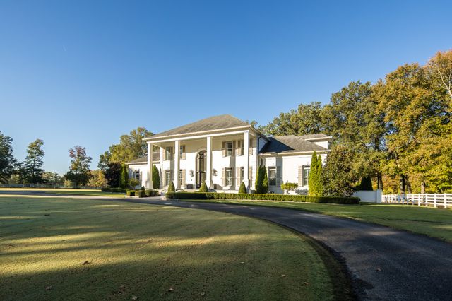 135 Windy City Rd, Jackson, TN 38305