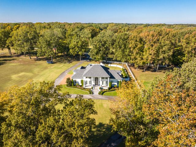 135 Windy City Rd, Jackson, TN 38305