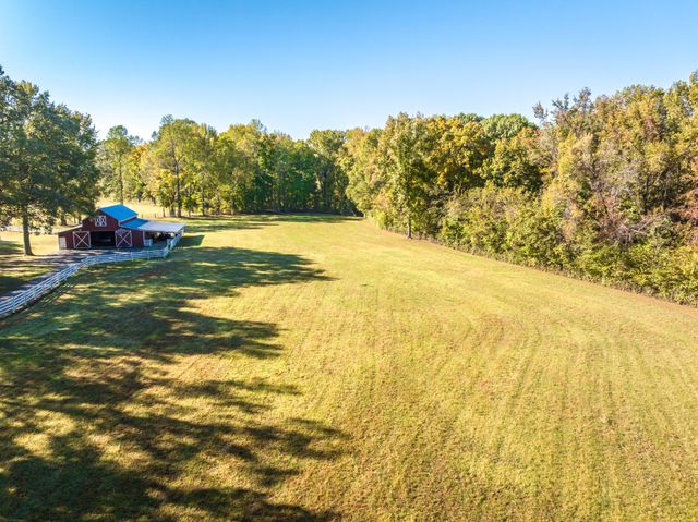 135 Windy City Rd, Jackson, TN 38305