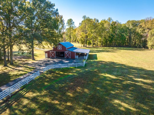 135 Windy City Rd, Jackson, TN 38305