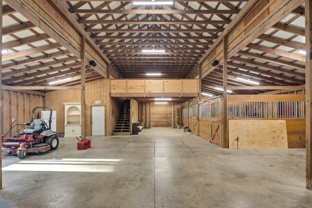 135 Windy City Rd, Jackson, TN 38305