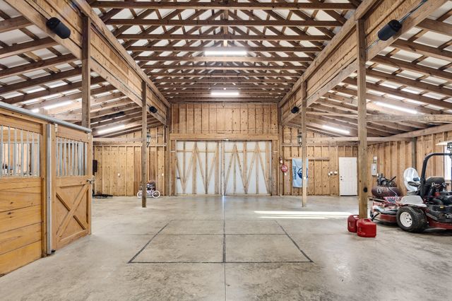 135 Windy City Rd, Jackson, TN 38305