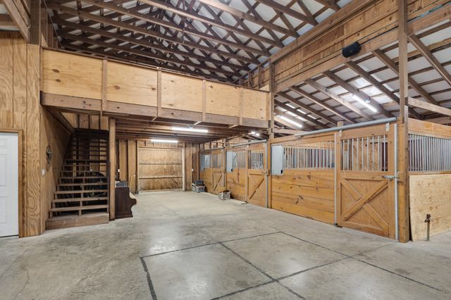 135 Windy City Rd, Jackson, TN 38305