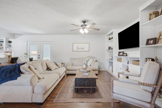226 N Hampton Avenue, Republic, MO 65738