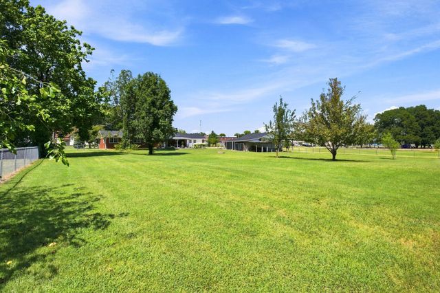 226 N Hampton Avenue, Republic, MO 65738
