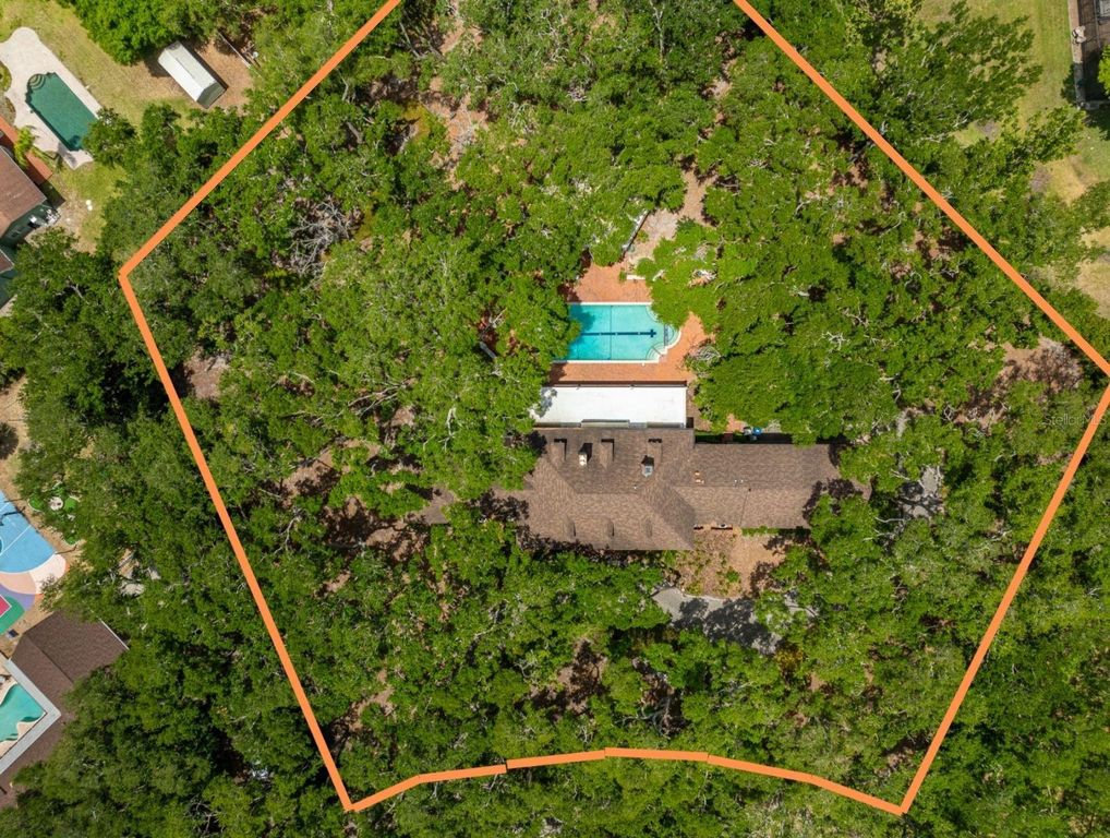 Image 3 of property listing at 2124 LAURENCE DRIVE, Clearwater, FL 33764