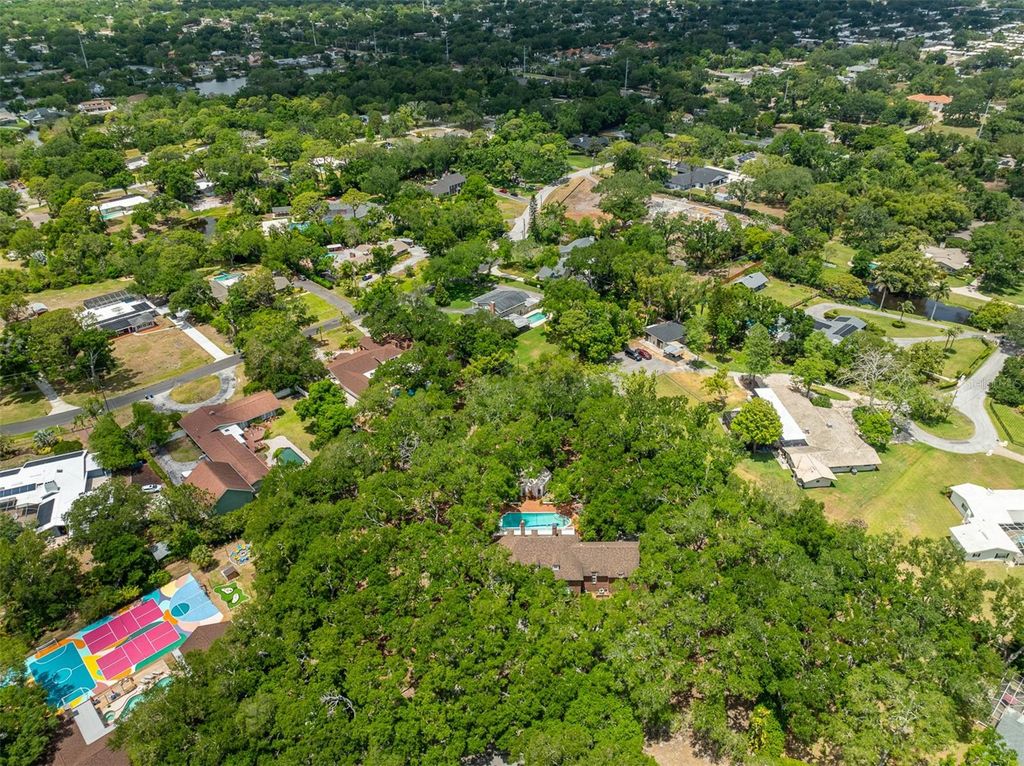 Image 4 of property listing at 2124 LAURENCE DRIVE, Clearwater, FL 33764