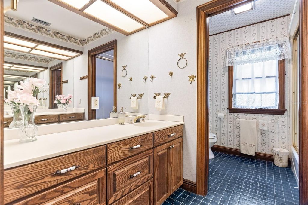 Image 58 of property listing at 2124 LAURENCE DRIVE, Clearwater, FL 33764