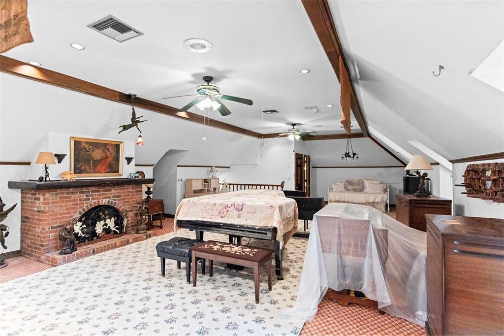 Image 68 of property listing at 2124 LAURENCE DRIVE, Clearwater, FL 33764