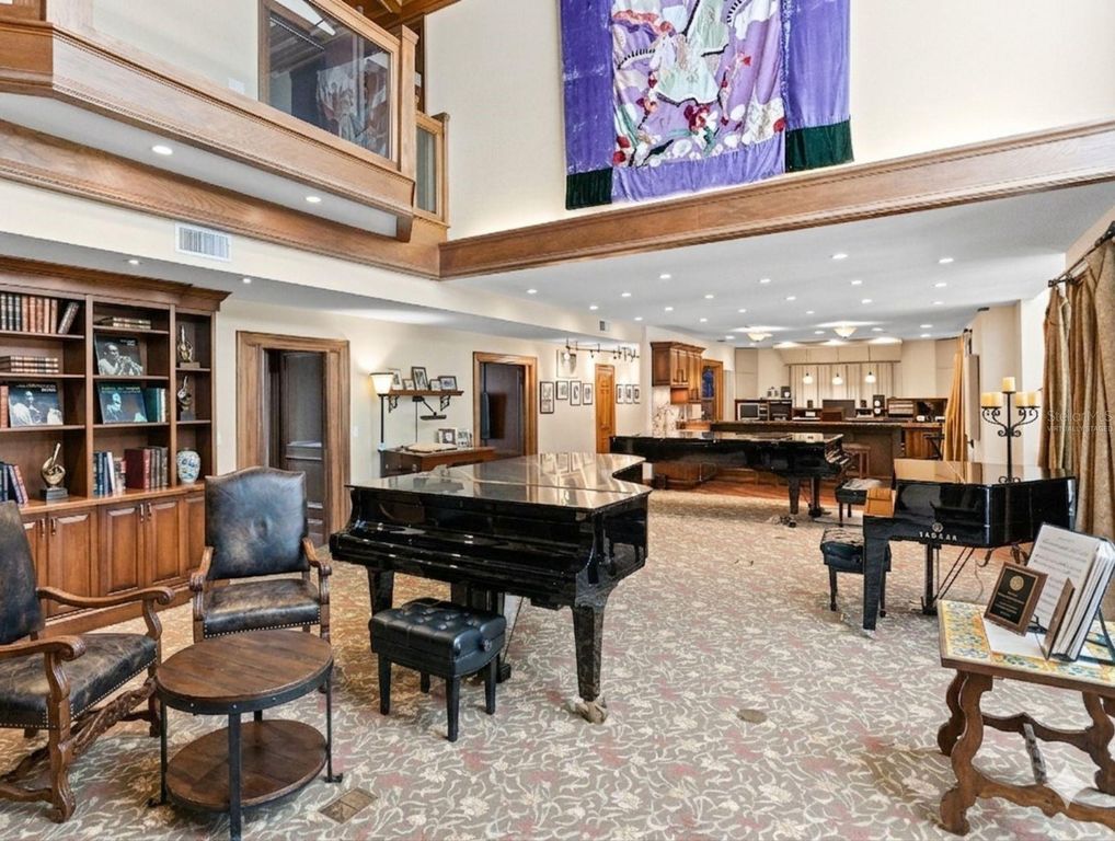 Image 8 of property listing at 2124 LAURENCE DRIVE, Clearwater, FL 33764