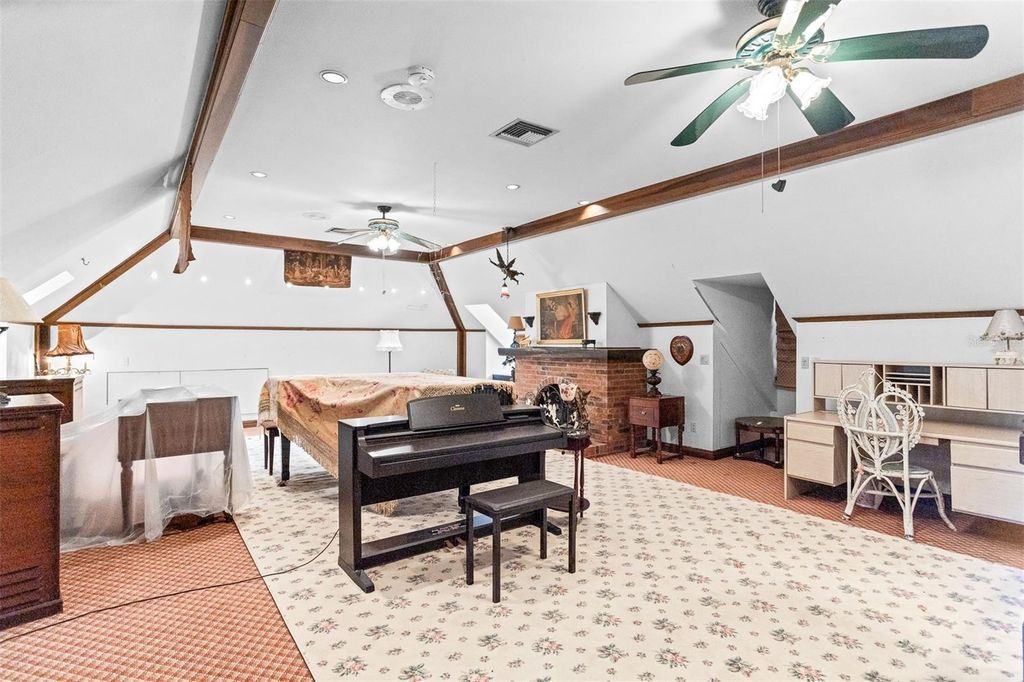 Image 71 of property listing at 2124 LAURENCE DRIVE, Clearwater, FL 33764
