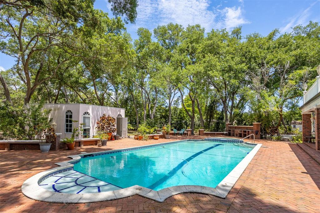 Image 74 of property listing at 2124 LAURENCE DRIVE, Clearwater, FL 33764