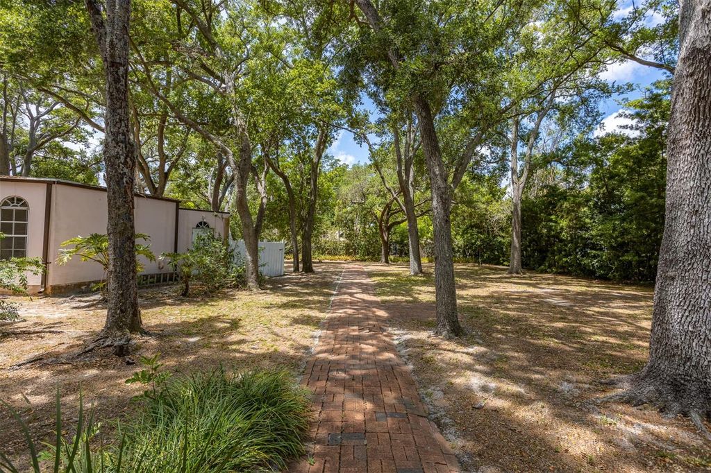 Image 78 of property listing at 2124 LAURENCE DRIVE, Clearwater, FL 33764