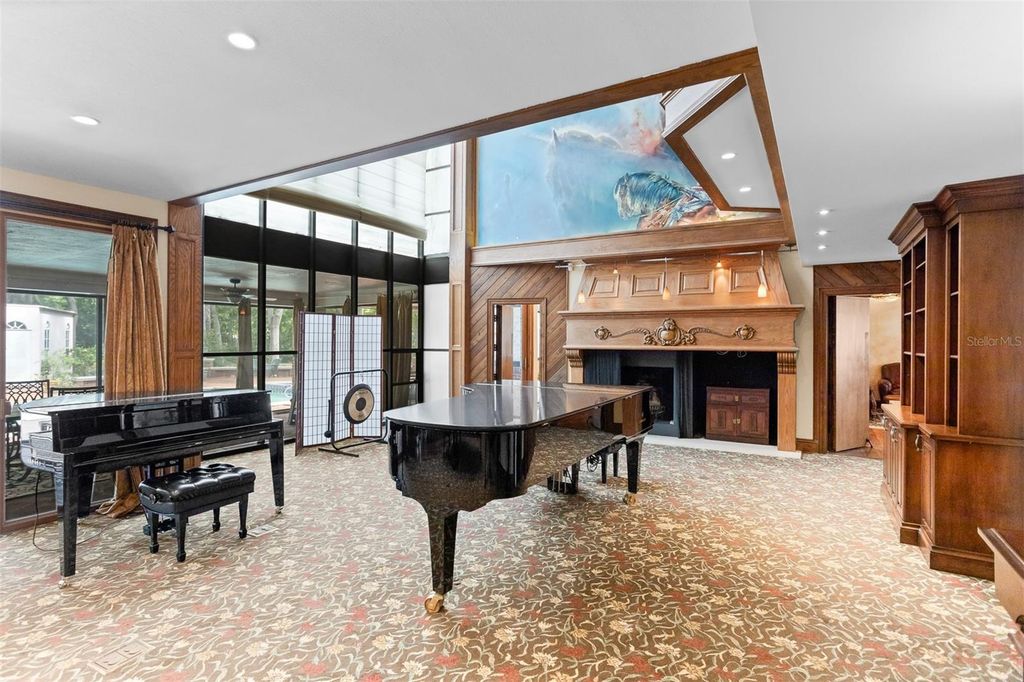 Image 9 of property listing at 2124 LAURENCE DRIVE, Clearwater, FL 33764