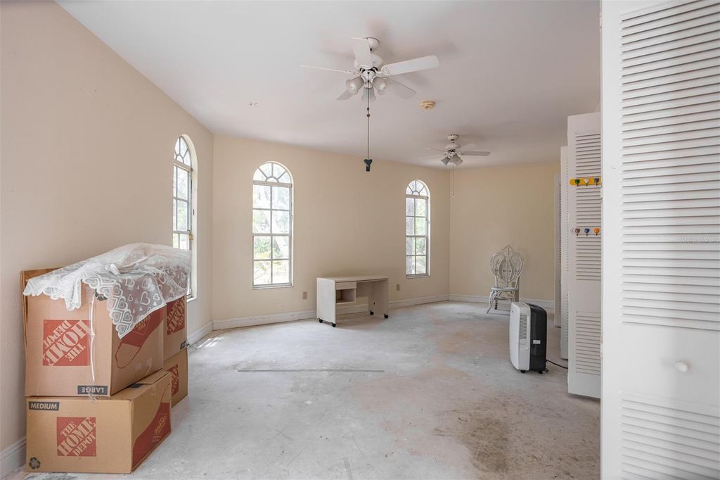 Image 81 of property listing at 2124 LAURENCE DRIVE, Clearwater, FL 33764
