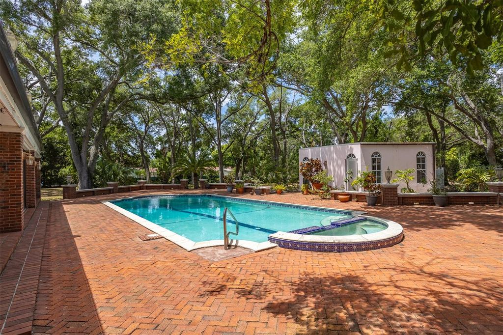 Image 90 of property listing at 2124 LAURENCE DRIVE, Clearwater, FL 33764